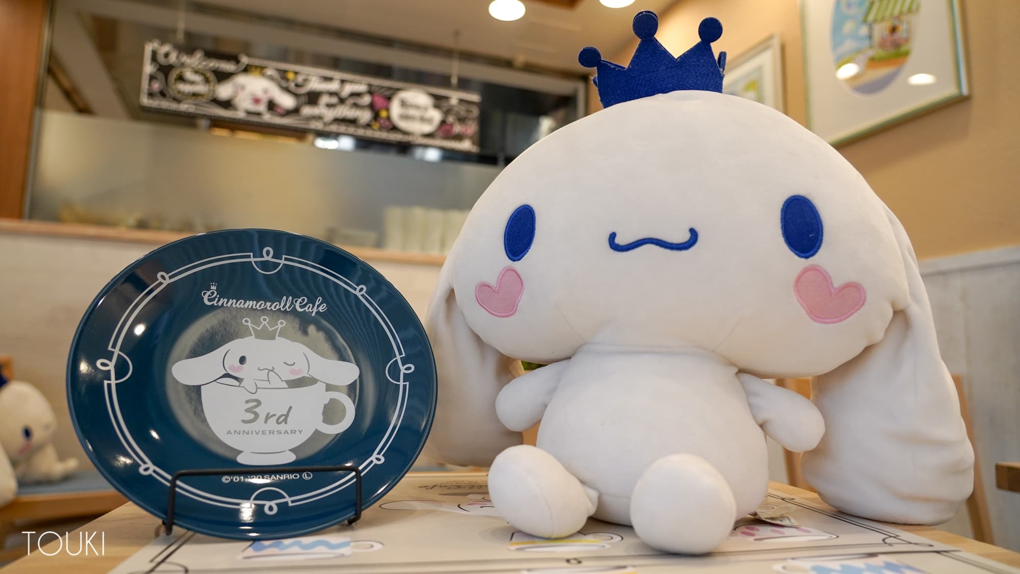 大人気サンリオキャラクターとコラボするカフェの3周年記念グッズに選ばれたオリジナルプレート