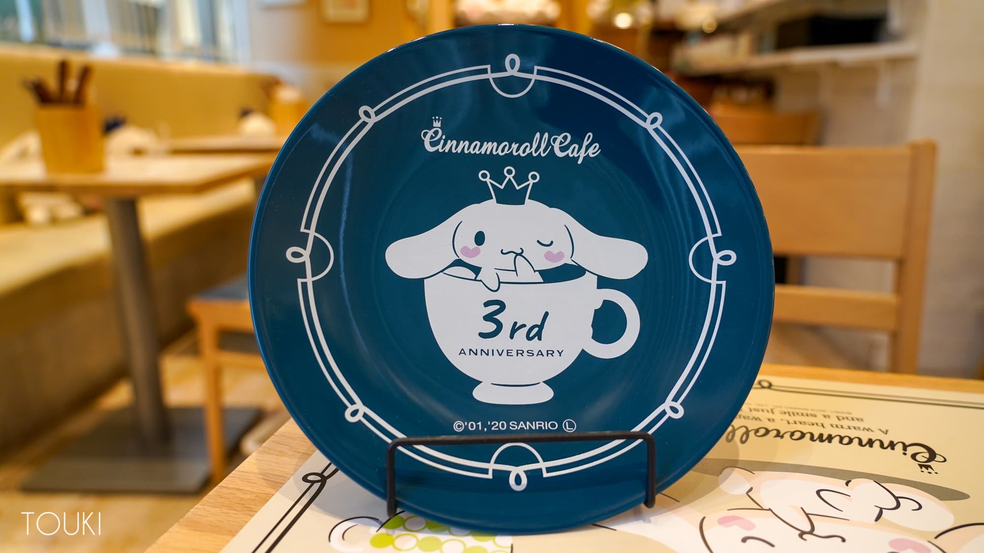 大人気サンリオキャラクターとコラボするカフェの3周年記念グッズに選ばれたオリジナルプレート